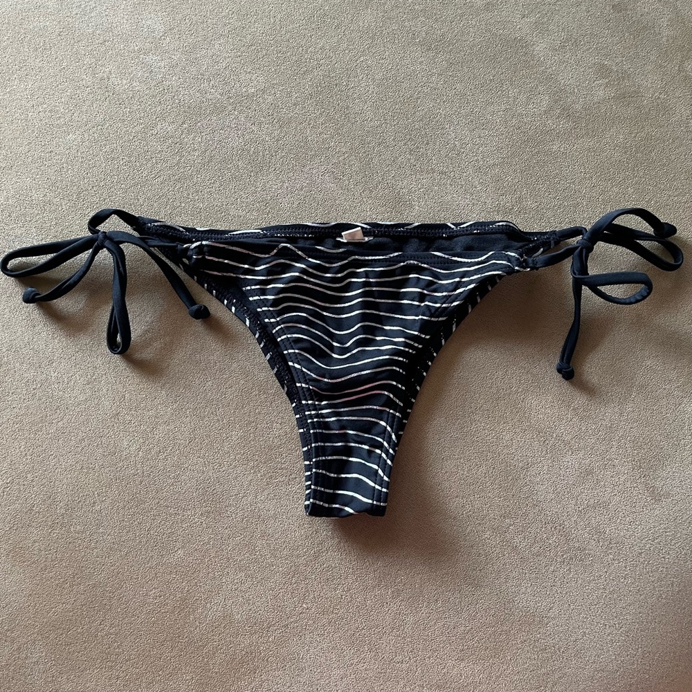 3 bikini bottoms (different brands) - Picture 5 of 8
